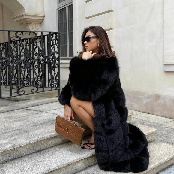 Stylish 12-Inch Woven Handbag with Adjustable Strap - Ideal for All Occasions - Picture 6 of 7